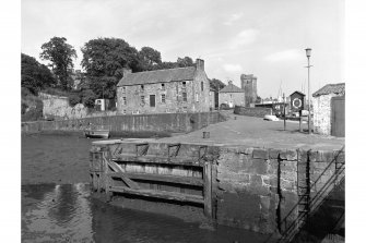 Dysart Harbour
View of inner basin and harbour buildings, from W