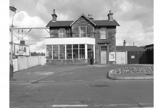 Balloch, Central Station
Frontage of station house from S
