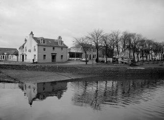 Renfrew, Clyde Street, Ferry Inn
View from ENE showing NNE front and ESE front