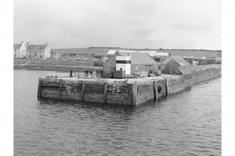 Westray, Gill Pier
View from SSW showing SW front and SE front of pier