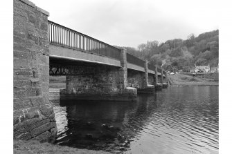 Bellanoch, Islandadd Bridge
View of downstream face from N