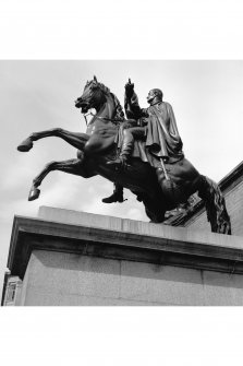 Duke of Wellington statue outside General Register House, Princes Street, Edinburgh.