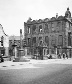 General view of Burgh Cross and Home Fountain
