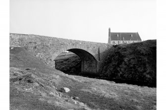 Carloway Bridge
View of downstream face, from N