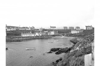 Islay, Portnahaven
General view from SW showing central section of Portnahaven