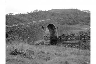 Seil, Clachan Bridge
View from W showing SSW front