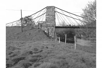 Oich, Old Suspension Bridge
View of masonry pylons and anchoring cables
