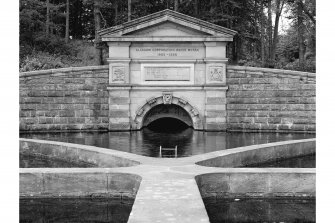 Craigmaddie Reservoir
General view showing gauge basin