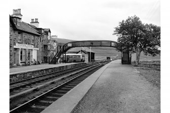 Achnasheen Station
Platform view, footbridge in background