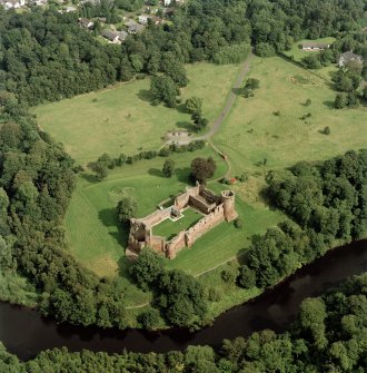 Bothwell Castle, oblique aerial view, taken from the SW.