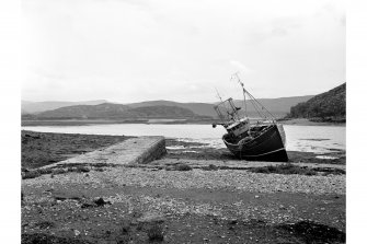 Laxford Bay, Pier
View from NNE showing boat by pier