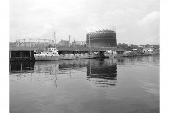 Dundee Harbour, Camperdown Dock
View from SW showing boats docked on SSE front of N quay with transit sheds in background