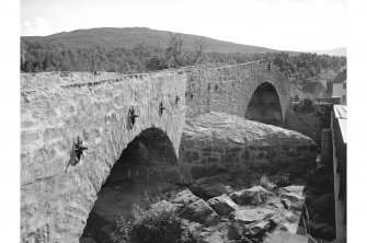 Tummel Bridge
View from NNE showing NW front