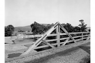 Broomhill Bridge
View showing triangulated truss with iron-strap reinforcement