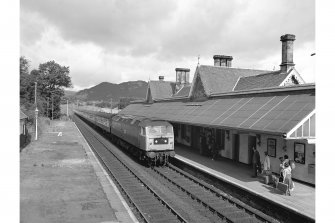 Dunkeld and Birnam Station
View of train in station