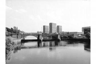 Glasgow, Glasgow Green, Tidal Weir
View from N showing NW front