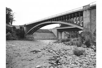 Fochabers Bridge
View from S showing SW front of cast-iron arch