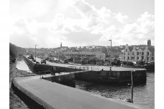 Eyemouth Harbour, New Quay
View from NE showing new quay and footbridge