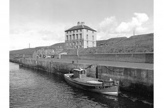 Eyemouth, Gunsgreen House
View from SW showing W and S fronts of Gunsgreen House with harbour wall of new quay in foreground