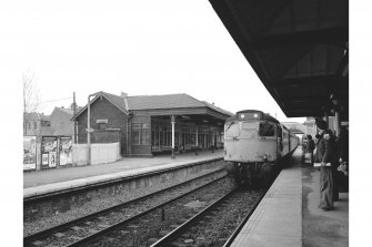 Falkirk, Grahamston Station
Platform view with Type 26 Disel entering the station