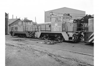 Glasgow, Clydebridge Steel Works
View showing Hunslet 040 DH 'on shed' with Rolls Royce 040DH (DH15) in foreground