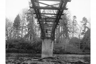 Crossford, Suspension Bridge
View showing underside of span
