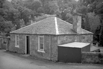 Edinburgh, Dell Road, Colinton Parish Church, Lodge.
View of a one storeyed Lodge, with two chimneys.