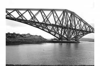 Forth Bridge
View from WNW showing WSW front of N cantilever