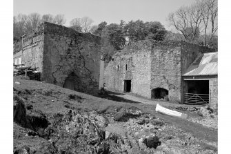 Lismore, Port Kilcheran, Limekilns
View from E showing ENE and SSE fronts of single kiln with double kilns in background