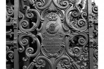 Glasgow, Cathedral Square, Glasgow Necropolis
Detail of comemorative plaque on Necropolis Gates