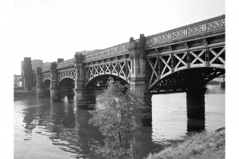Glasgow, Clyde Street, Union Railway Bridge
General View