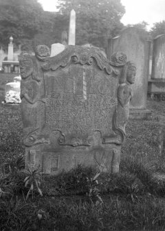 Cramond Church, graveyard
View of tombstone of Thomas Mowbray