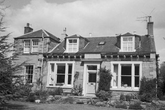 17 Greenhill Gardens.
View of street front from East.