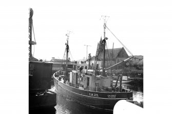 Ardrishaig, Crinan Canal, Basin
View from NNE showing fishery research vessel Calanus in basin