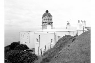 Mull of Kintyre Lighthouse
View of lighthouse, keeper's houses in foreground