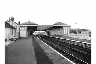Troon Station
View looking NNW showing SSE front