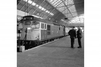 Glasgow, West George Street, Queen Street Station, Interior
View from S showing Type 27 at platform