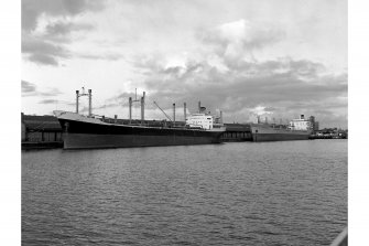 Glasgow, Yorkhill Quay
View from W showing MV Orbeo and MV Albertwill at Yorkhill Quay