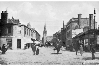 Edinburgh, Portobello, High Street.
Postcard of general view of High Street.
Insc: 'High Street Looking E., Portobello' 'Reliable Series, R2290'.
