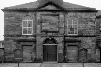 Edinburgh, Bellfield Street, Portobello Old and Regent Street Parish Church.
Detail of lower part of East front.