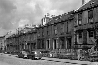 15 - 27 Pilrig Street
General view with two parked cars