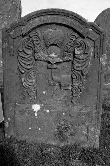 Gravestone commemorating Ninian Morison, d.1725. 'By Hammer in Hand all Arts do Stand'; royal crown, hand holding hammer.