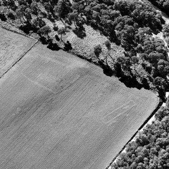 Oblique aerial view centred on the cropmarks of the mortuary enclosure and enclosure with the road bridge adjacent, taken from the NE.