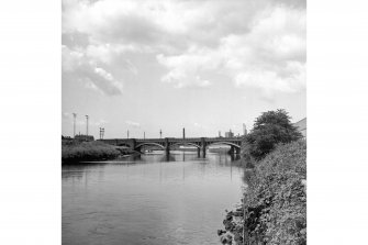 Dalmarnock, Railway Bridge
View from ENE showing ENE front