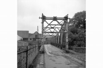 Paisley, Carlile Place, Footbridge
View looking ESE along deck