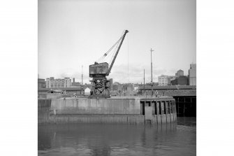 Glasgow, Kingston Dock
View of travelling crane at W side of dock entrance, from SE