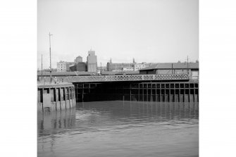 Glasgow, Kingston Dock
View of swing bridge across entrance of docks, from S