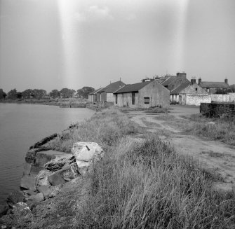 Kingholm Quay
View from SSW showing quay and S warehouses