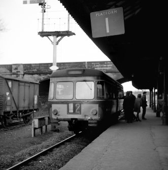 Alloa, Railway Station
View of Park Royal Railbus (M 79971) on the Alloa to Larbert service; photographed on last day of operation (see also under Larbert Station)
