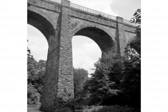 View showing arch on W side of aqueduct.
